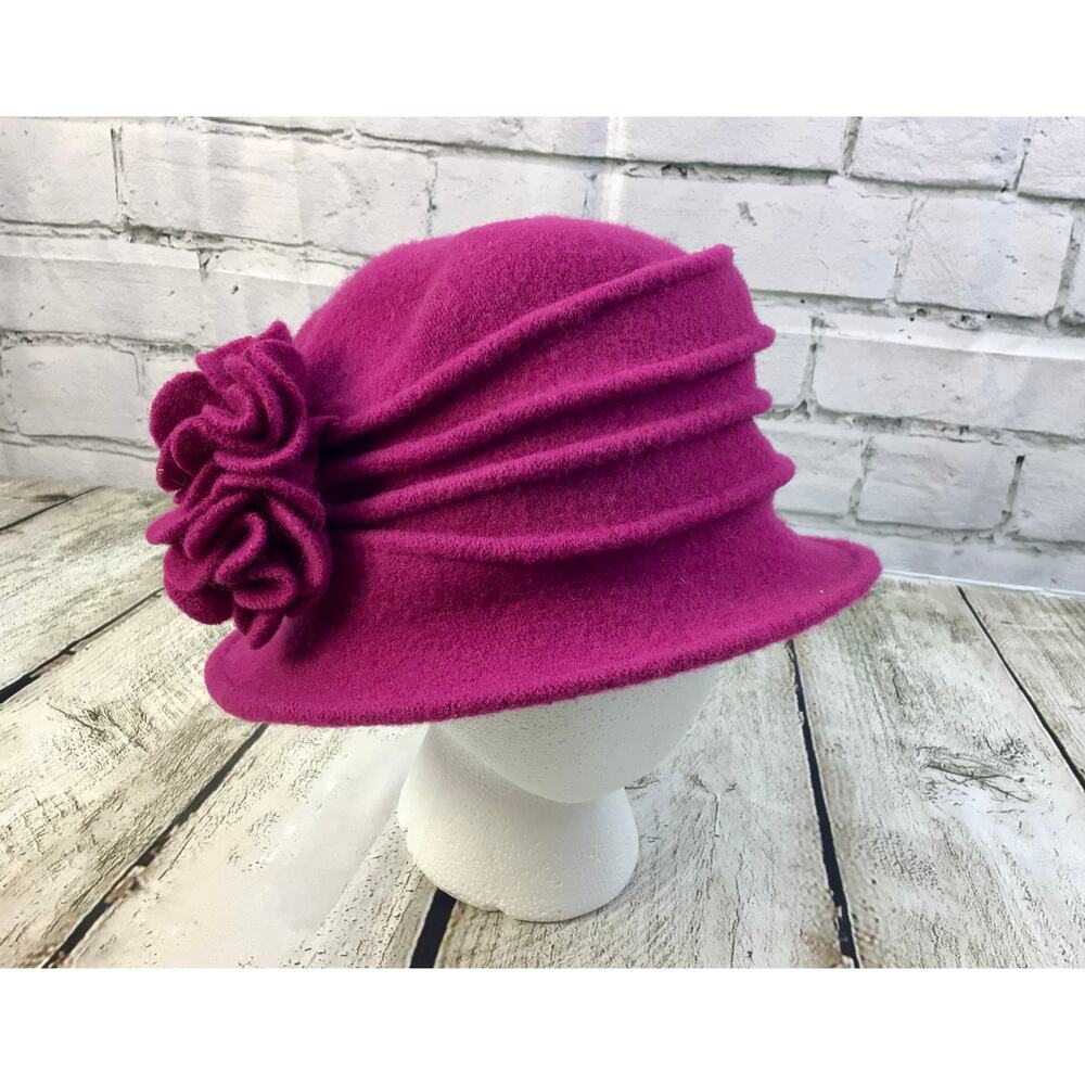 Ladies Pink Felt Hat with Flower
